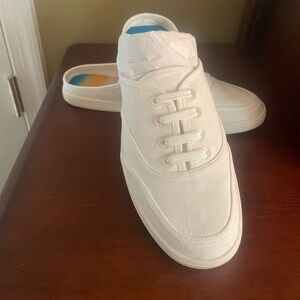 Vince Camuto Slip on Canvas size 7M